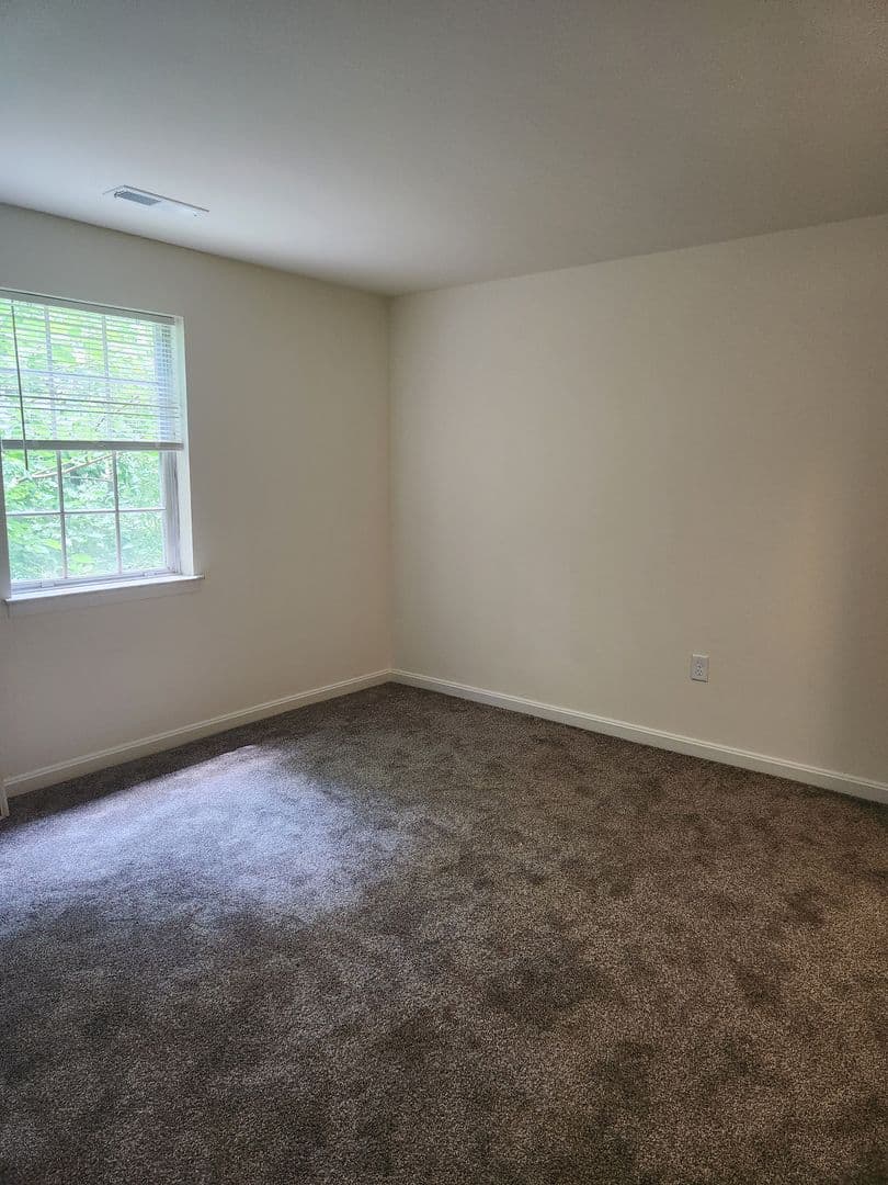 Lancaster Apartment: 1501 Butter Road