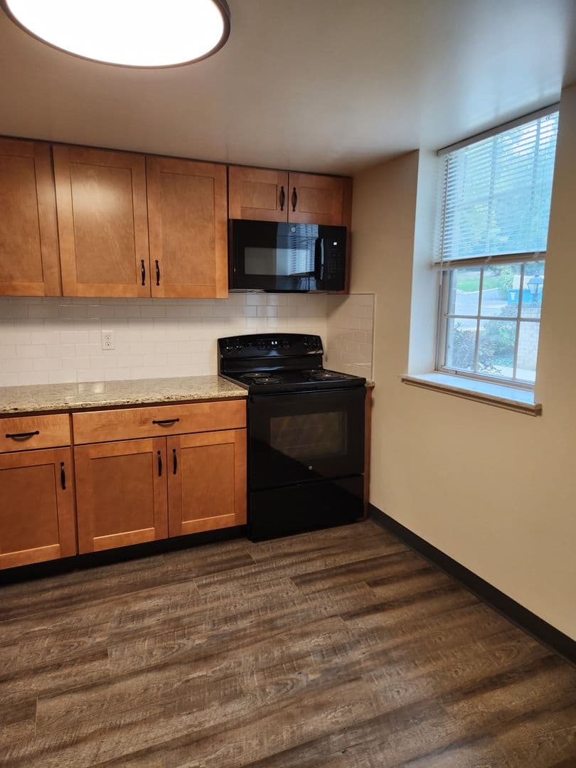 Lancaster Apartment: 1501 Butter Road