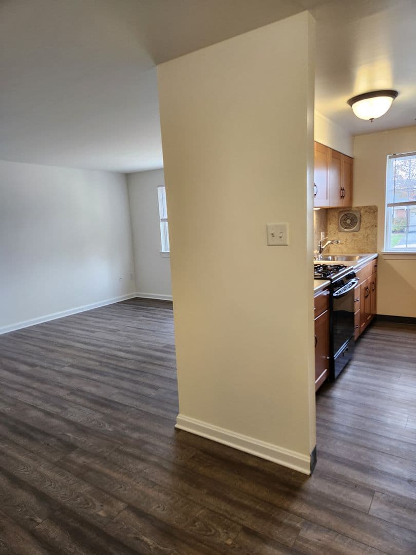 Lancaster Apartment: 30 Waverly Avenue
