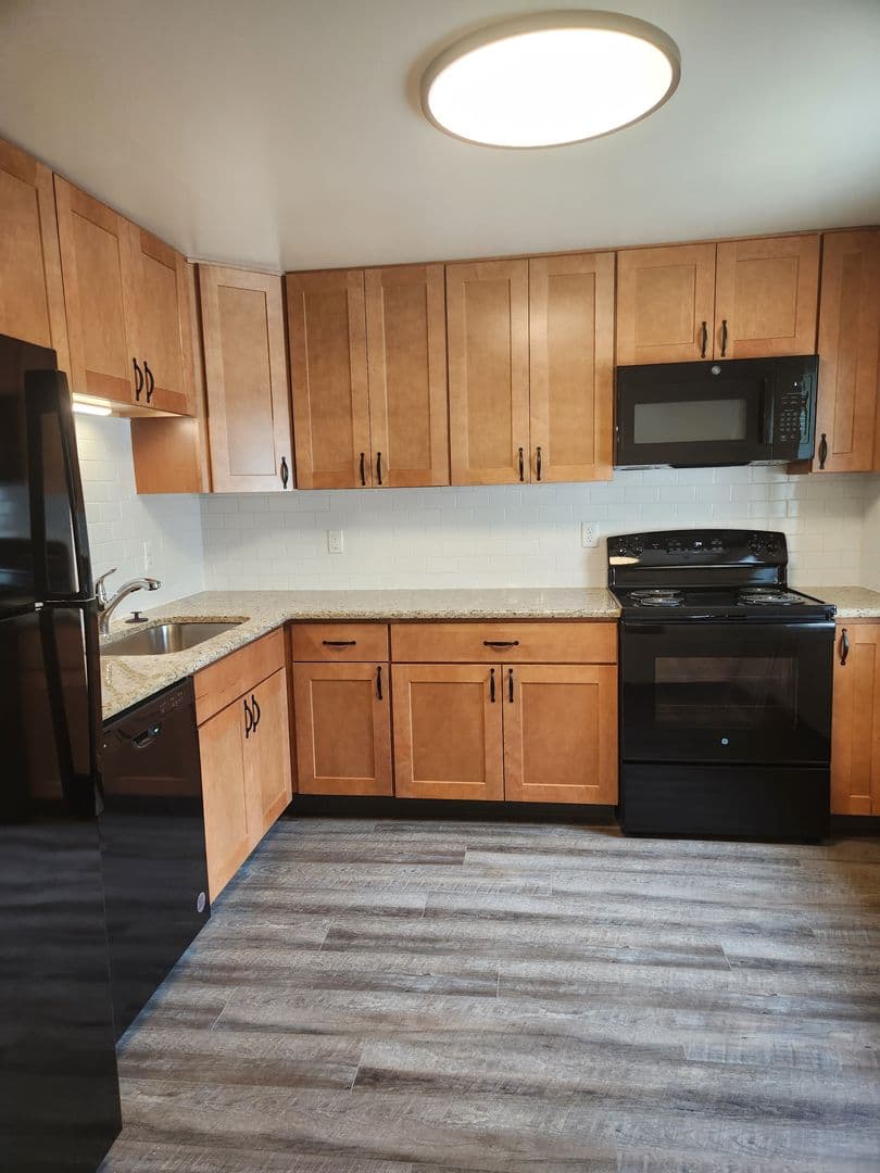 Lancaster Apartment: 1501 Butter Road