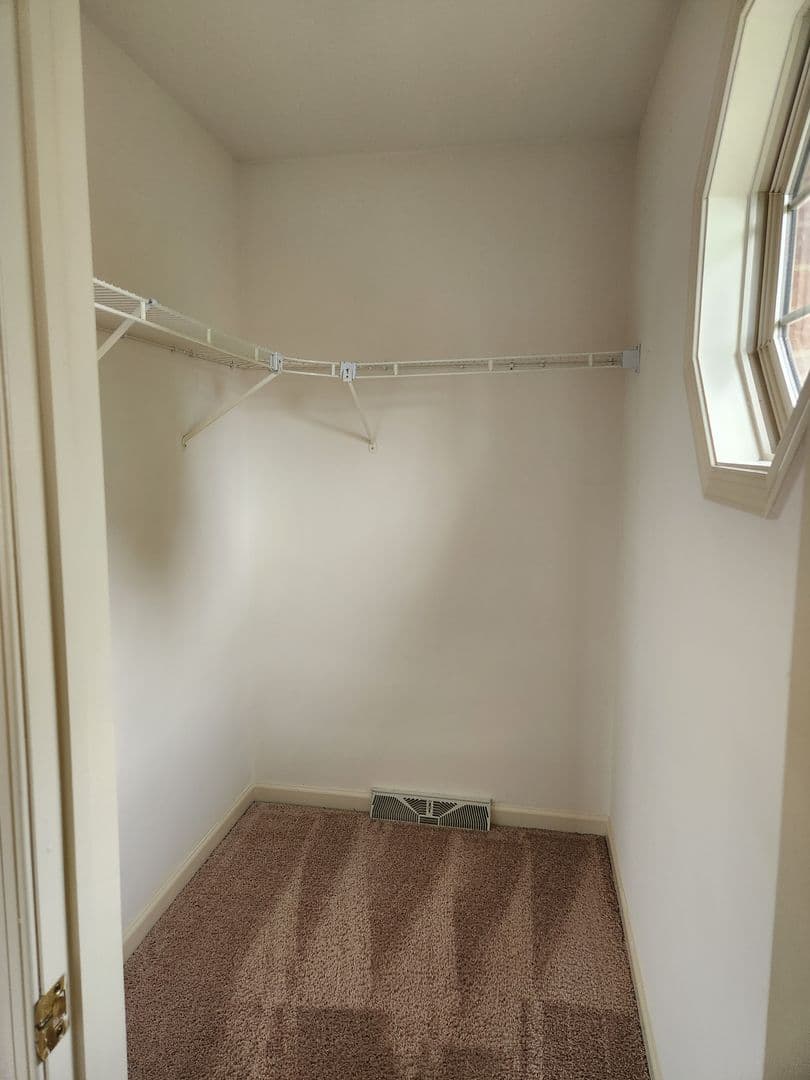 Lancaster Apartment: Pine Bridge Lane