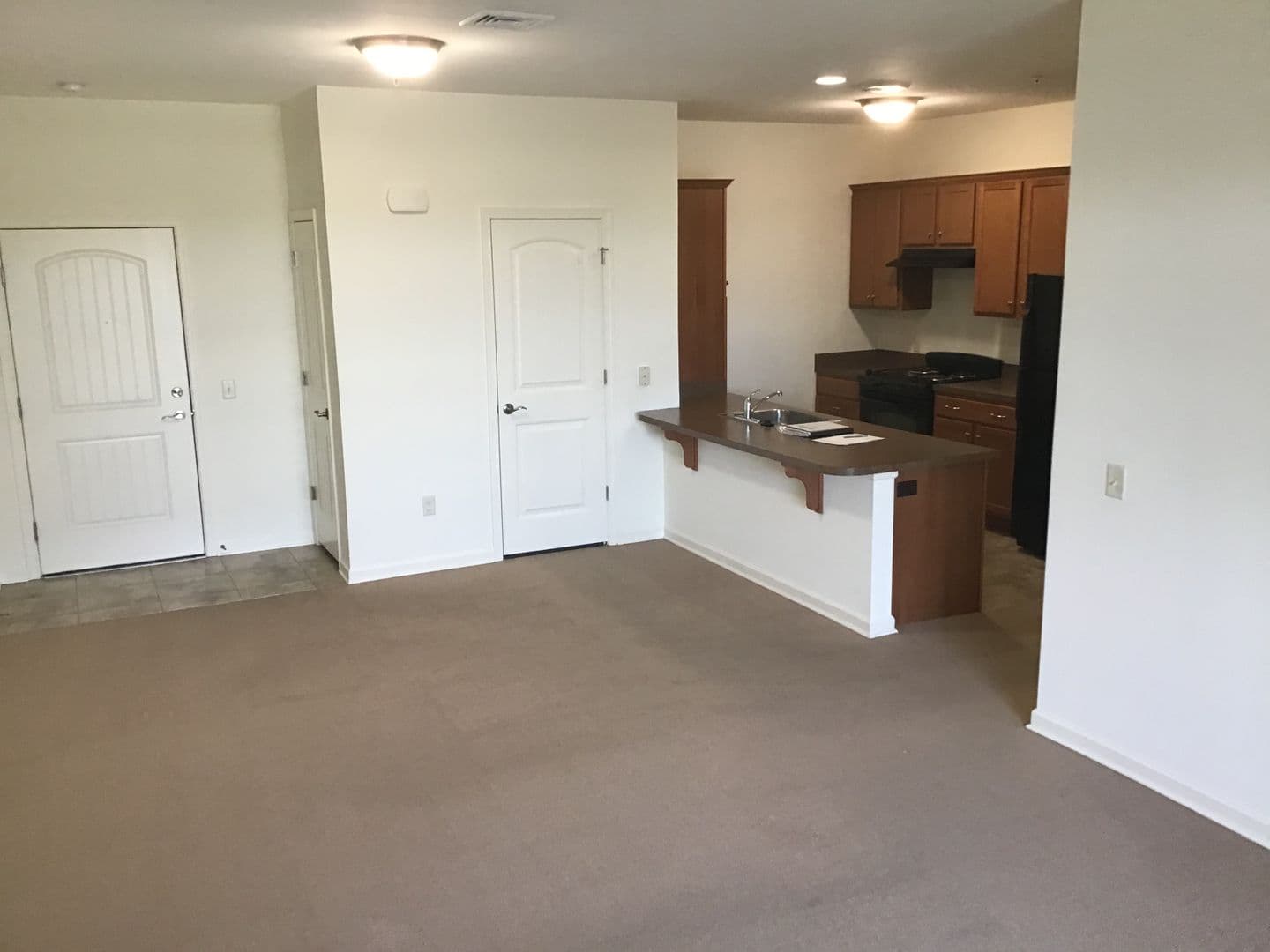 Lancaster Apartment: 231 Kilgannon Lane