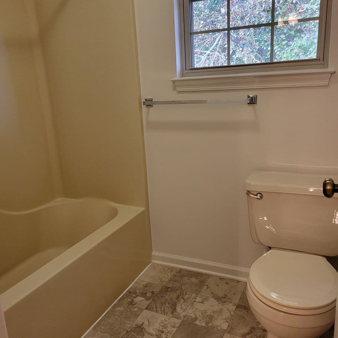 Lancaster Apartment: Pine Bridge Lane