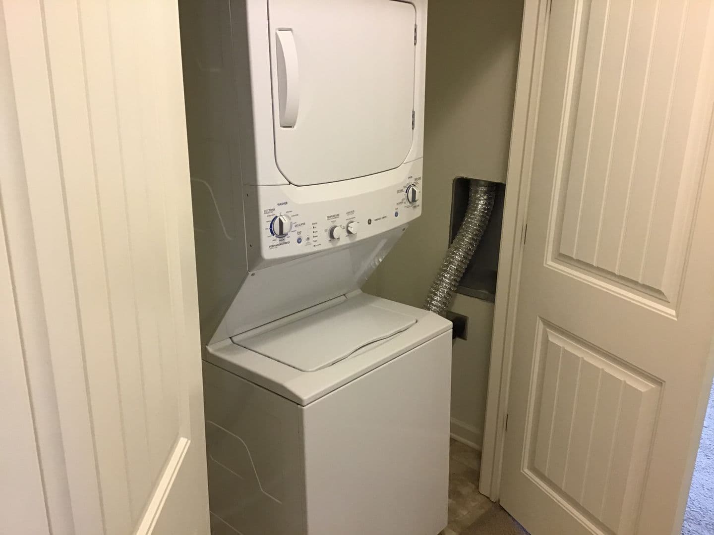 Lancaster Apartment: 231 Kilgannon Lane