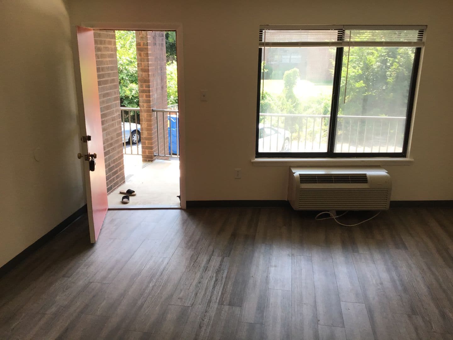 Lancaster Apartment: 831 Fremont Street