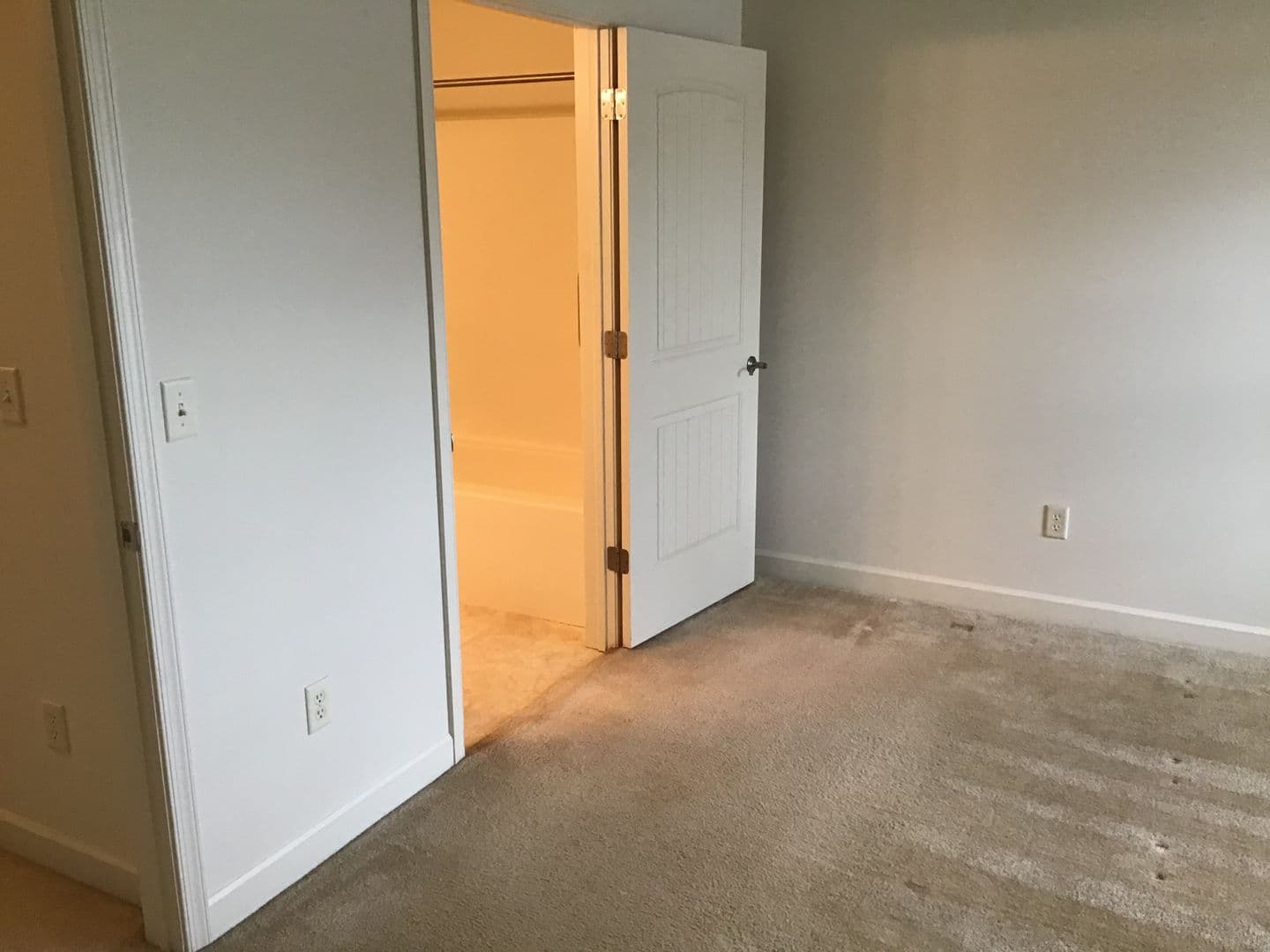 Lancaster Apartment: Stone Creek Road
