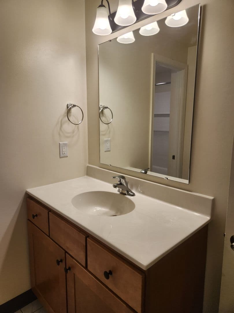 Lancaster Apartment: 1501 Butter Road
