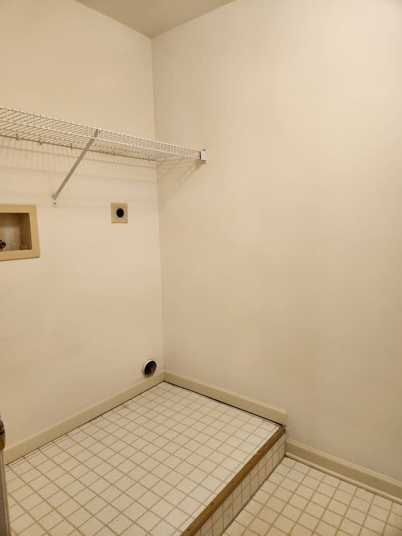 Lancaster Apartment: Pine Bridge Lane