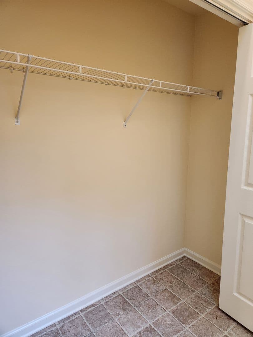 Lancaster Apartment: Pine Bridge Lane