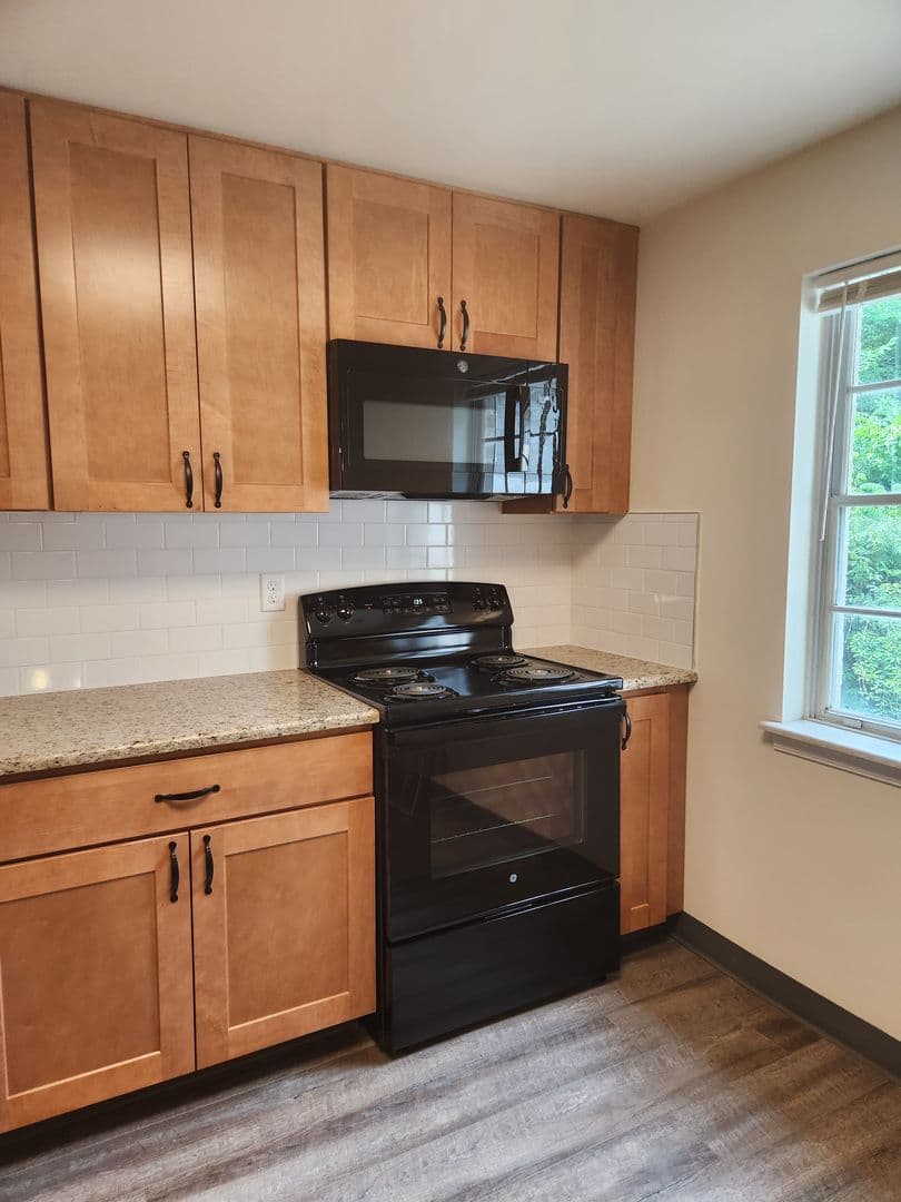 Lancaster Apartment: 1501 Butter Road