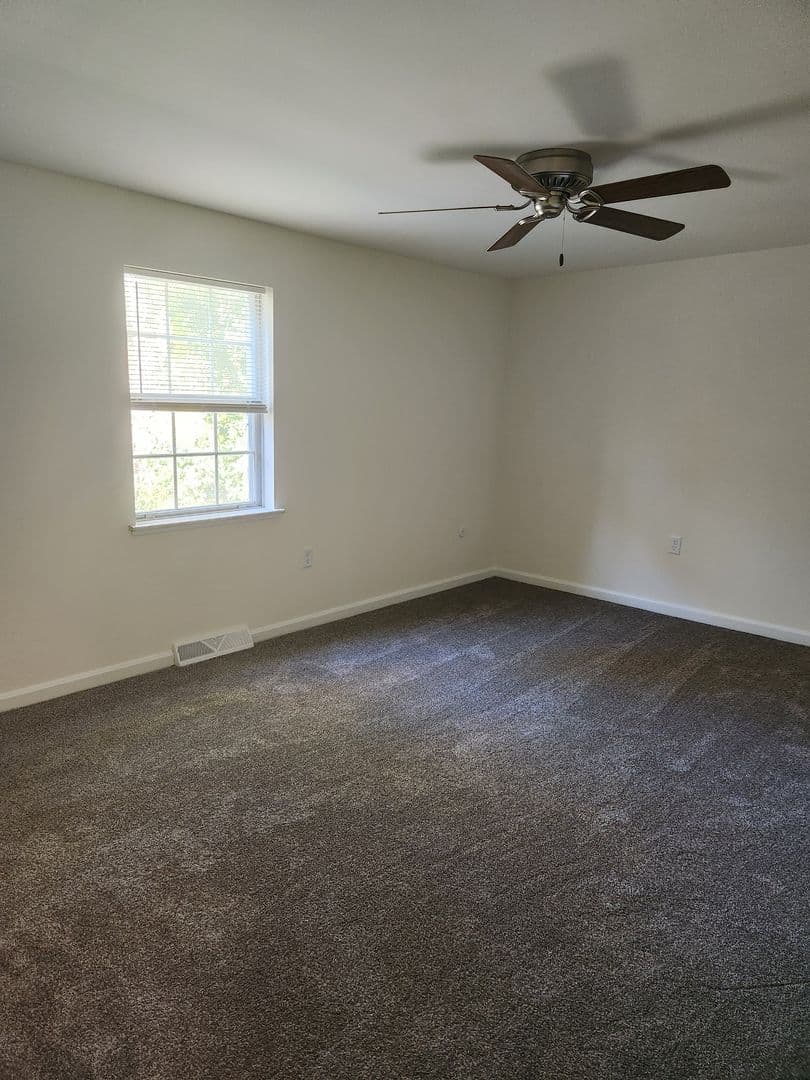 Lancaster Apartment: 1501 Butter Road