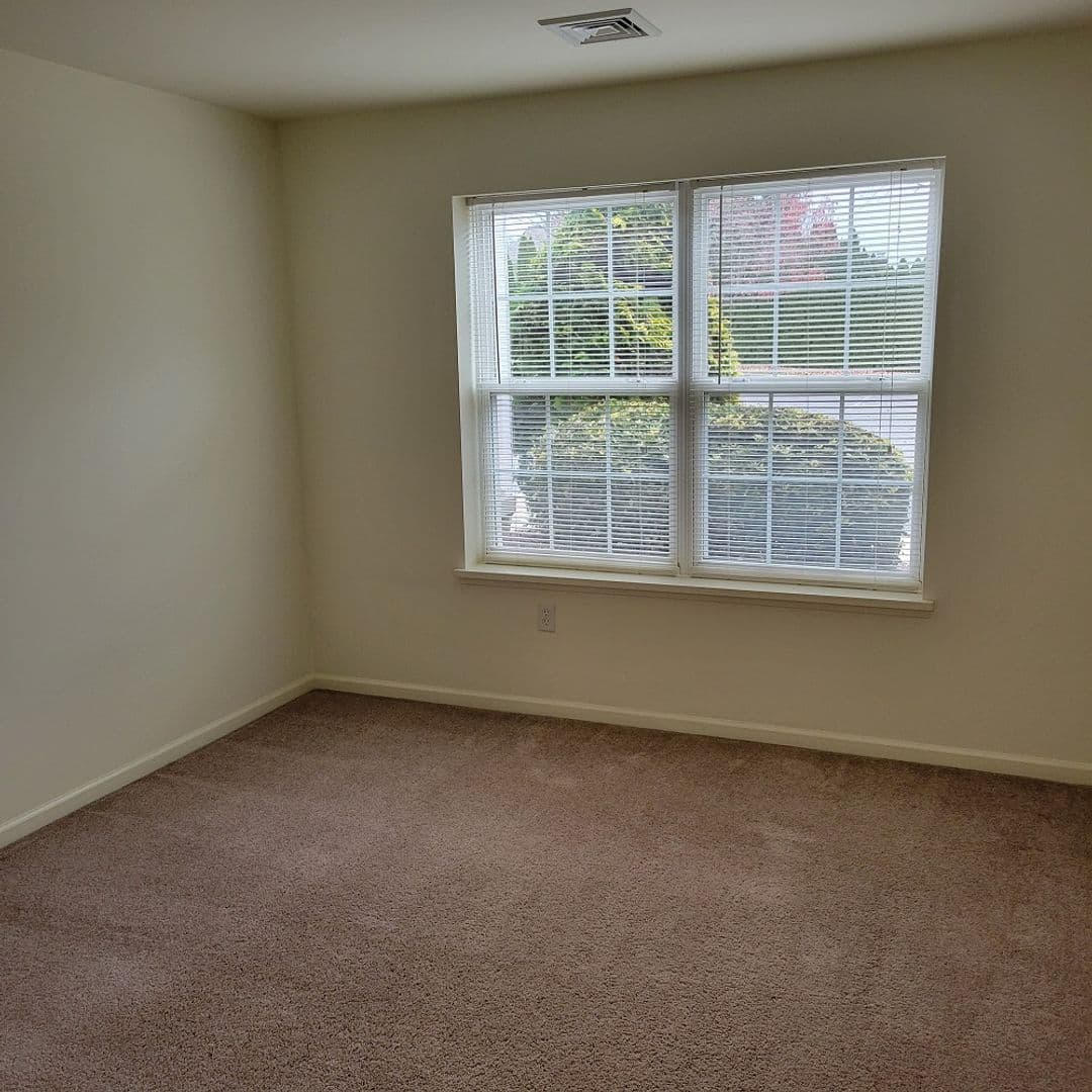 Lancaster Apartment: 876 Salisbury Court