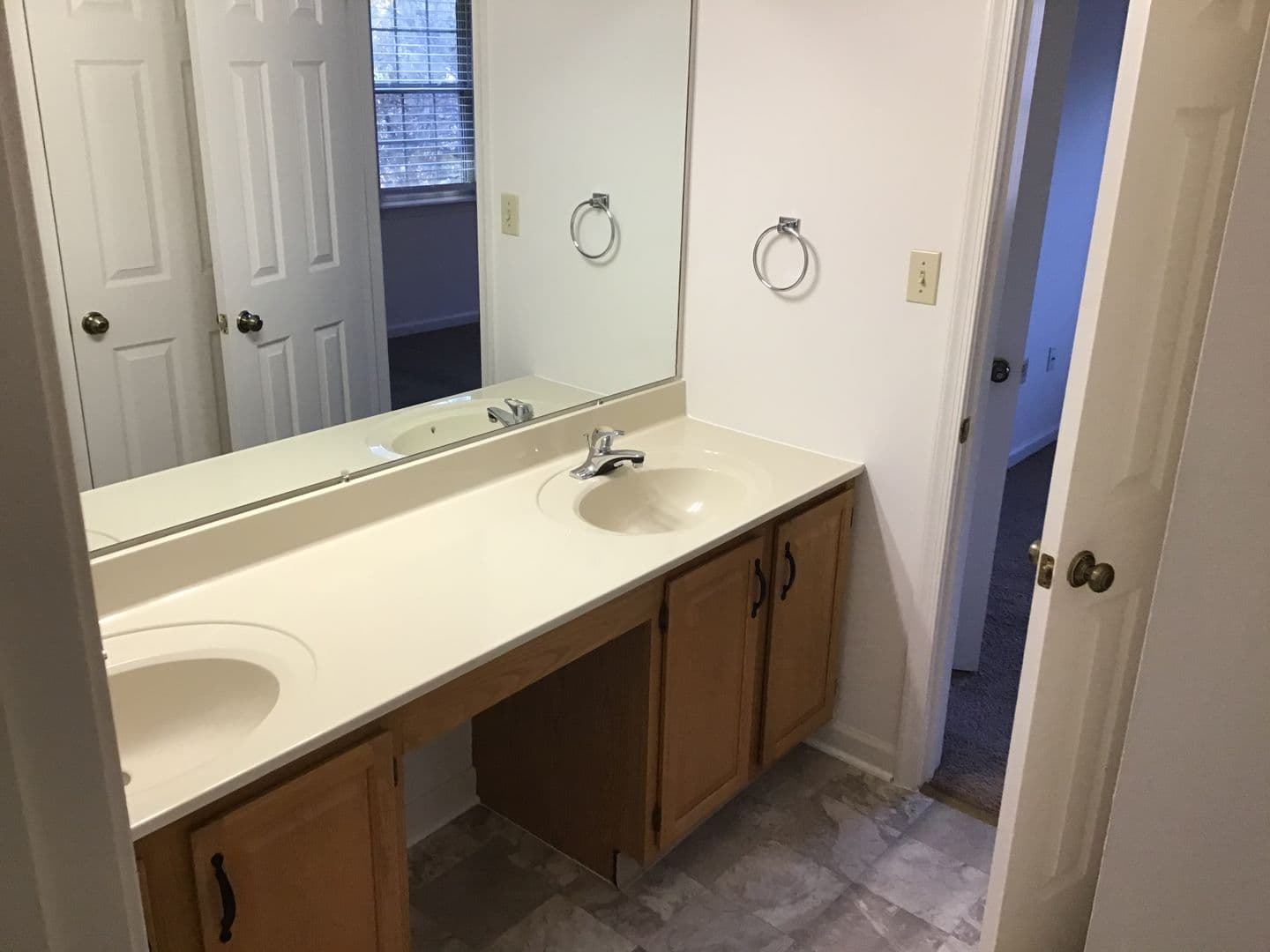 Lancaster Apartment: Pine Bridge Lane