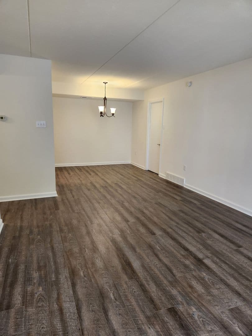 Lancaster Apartment: 1501 Butter Road