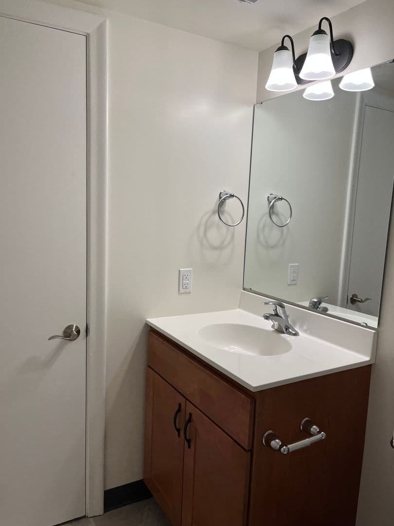 Lancaster Apartment: 30 Waverly Avenue