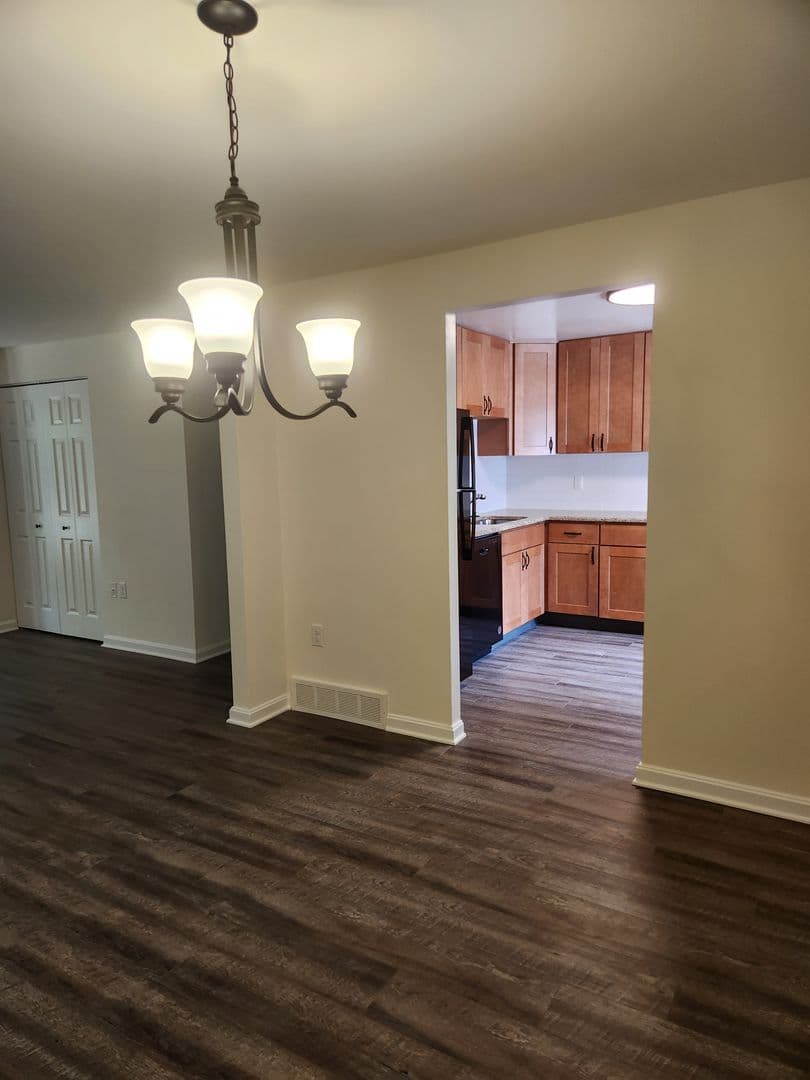 Lancaster Apartment: 1501 Butter Road