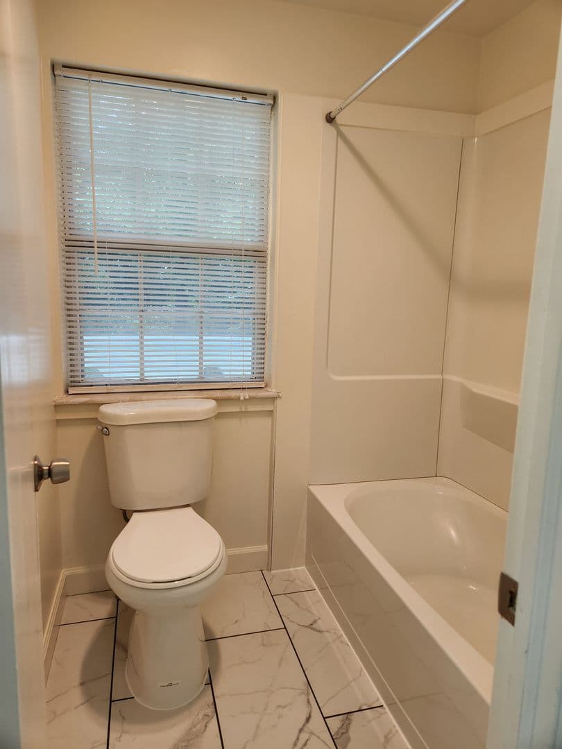Lancaster Apartment: 1501 Butter Road