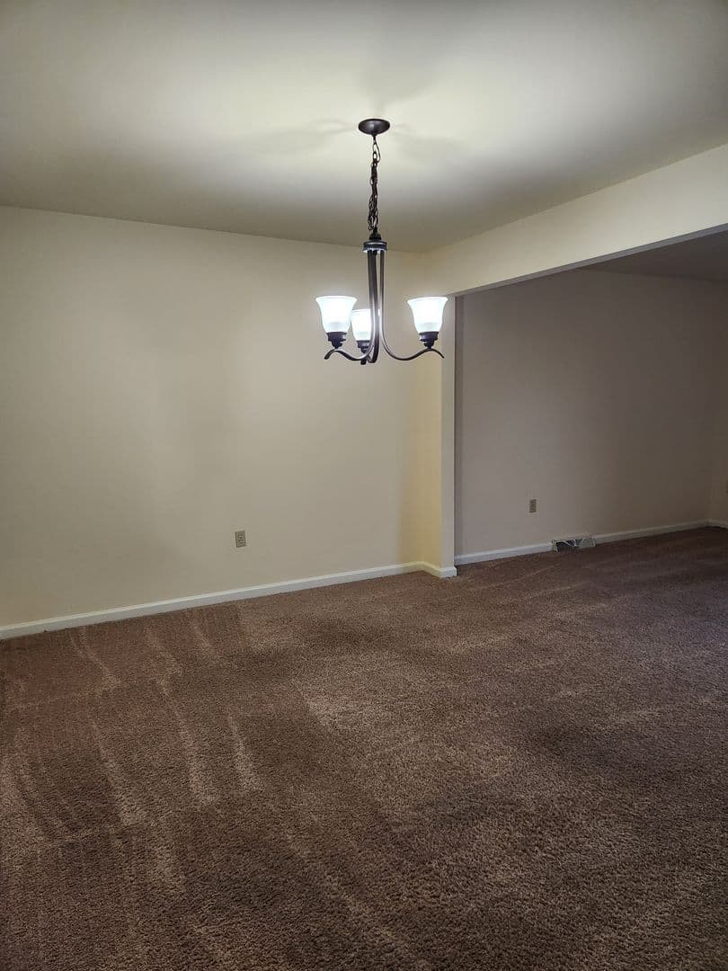 Lancaster Apartment: Pine Bridge Lane