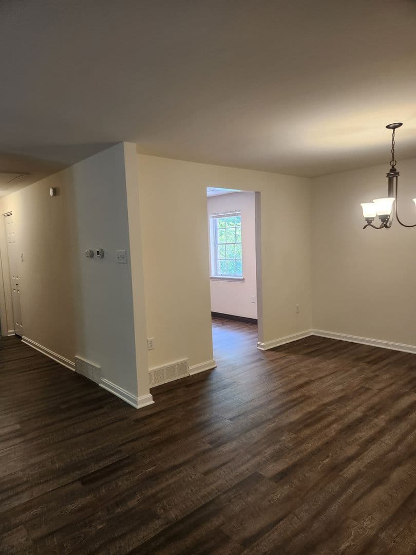 Lancaster Apartment: 1501 Butter Road