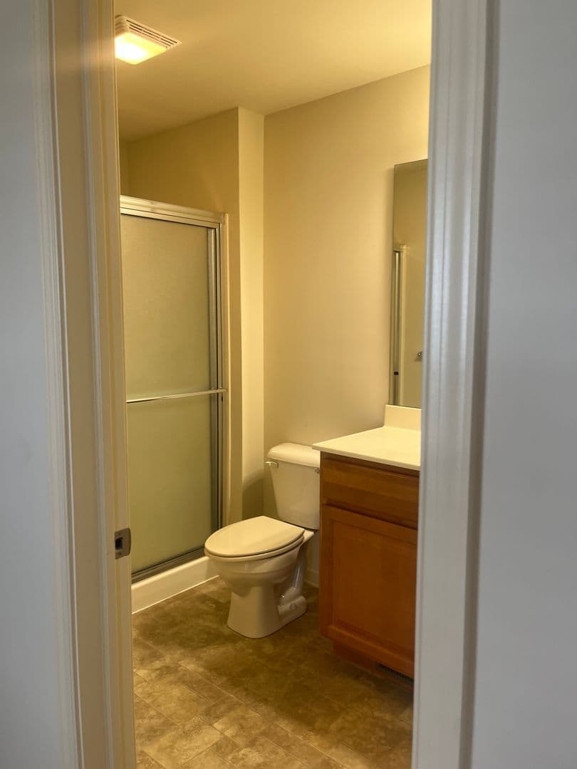 Lancaster Apartment: 231 Kilgannon Lane