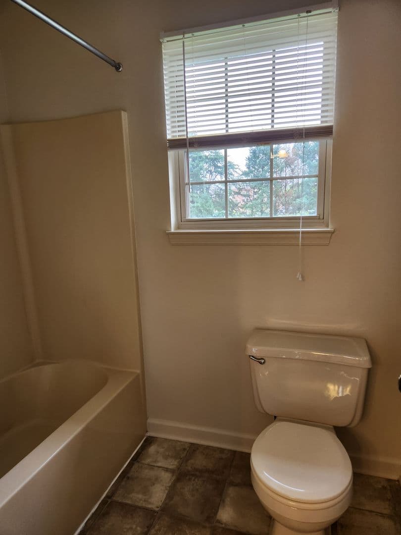 Lancaster Apartment: Pine Bridge Lane