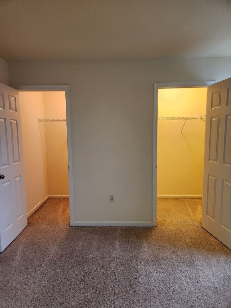 Lancaster Apartment: Pine Bridge Lane