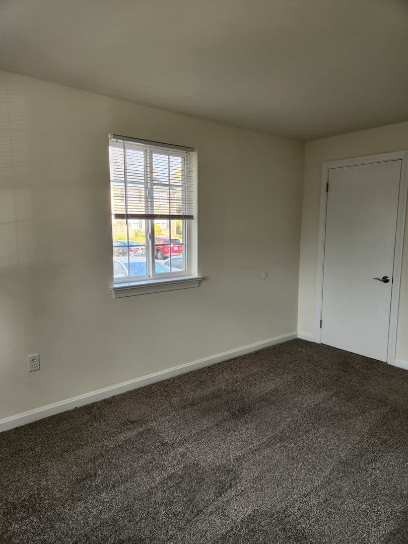 Lancaster Apartment: 30 Waverly Avenue