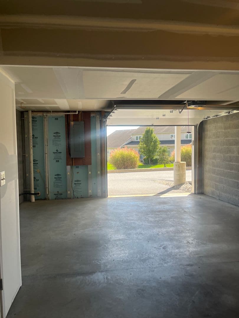 Lancaster Apartment: 231 Kilgannon Lane