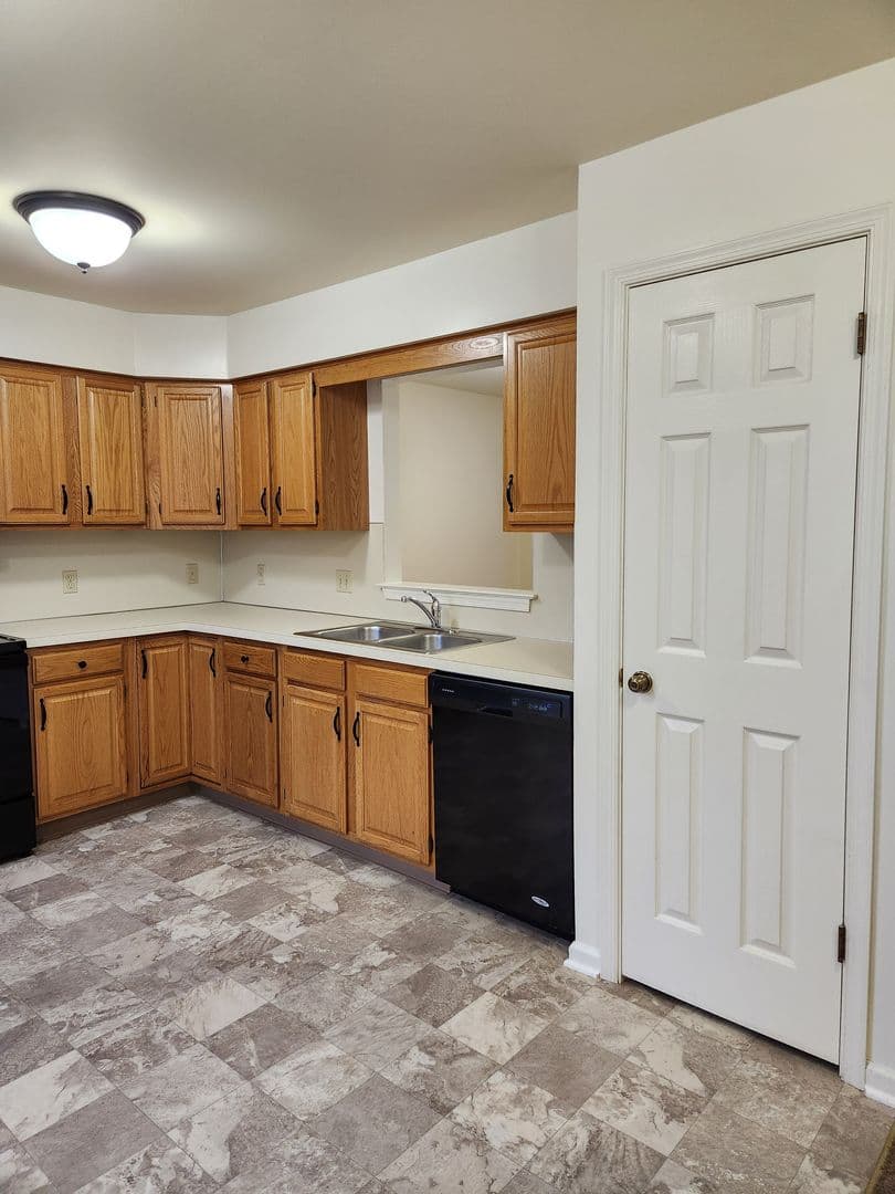 Lancaster Apartment: Pine Bridge Lane