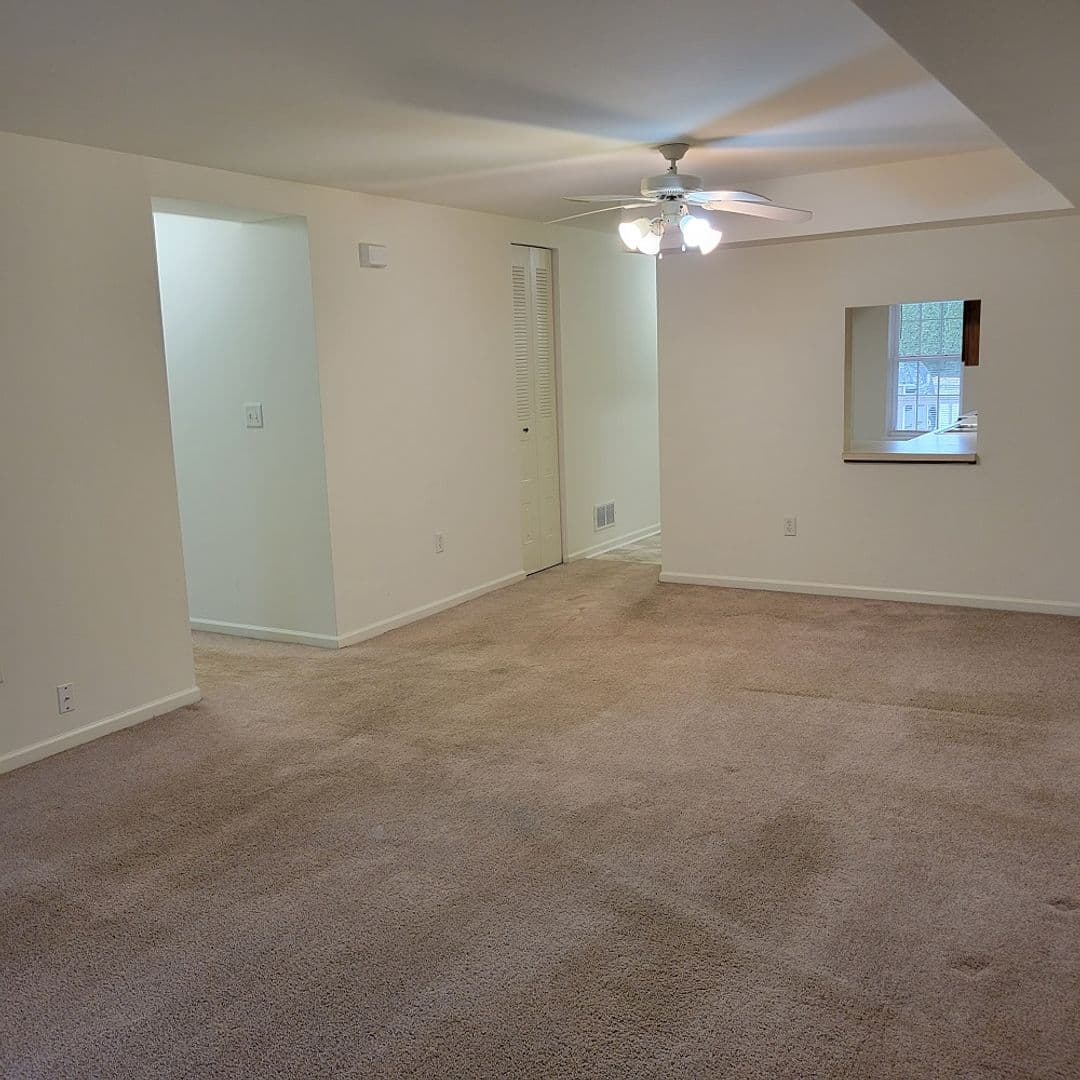 Lancaster Apartment: 876 Salisbury Court