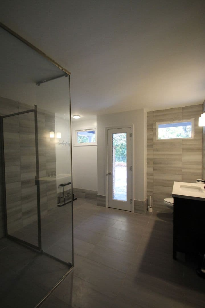 Rock Hill House: 421 Lakeside Drive