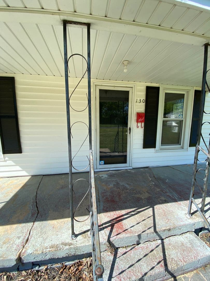 Clover House: 130 Oak Street