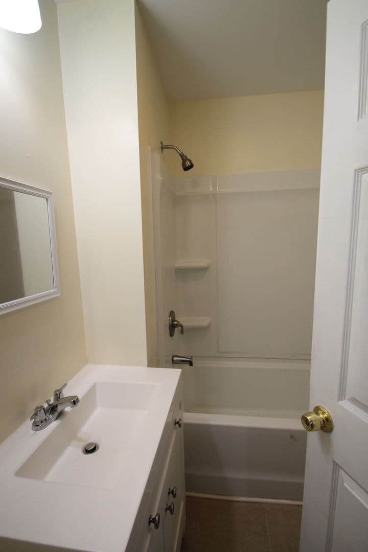 Lancaster House: 1701 Springdale Road Unit C
