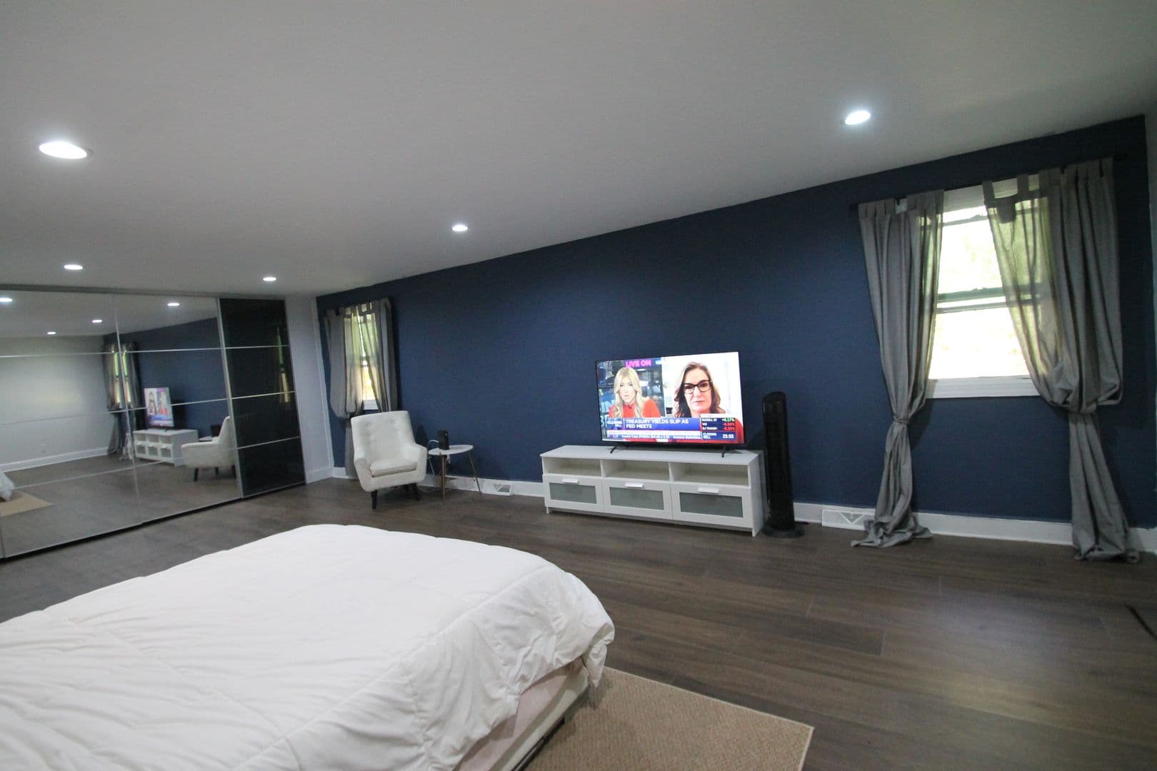 Rock Hill House: 421 Lakeside Drive