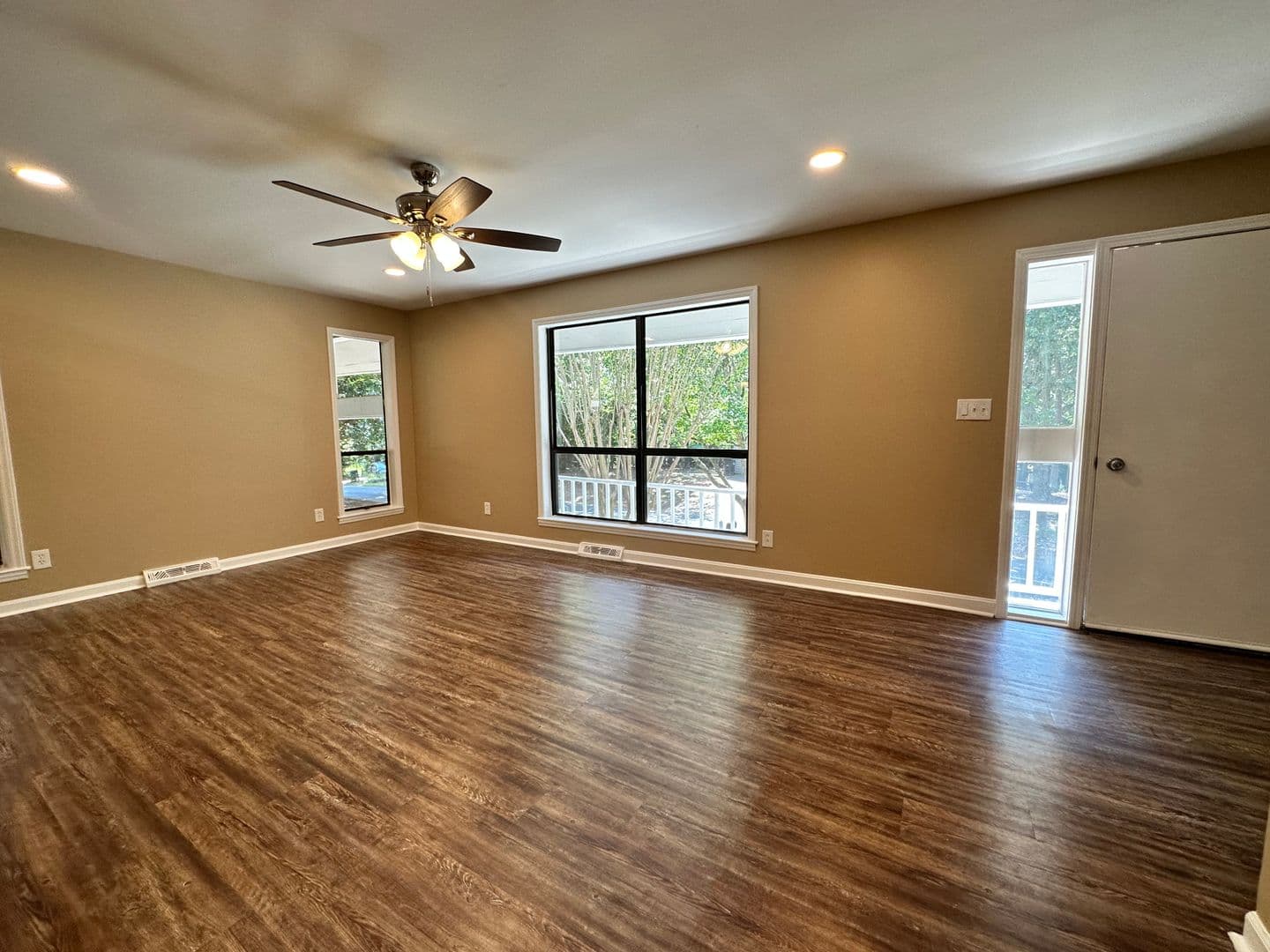 Tega Cay House: 16079 Molokai Drive
