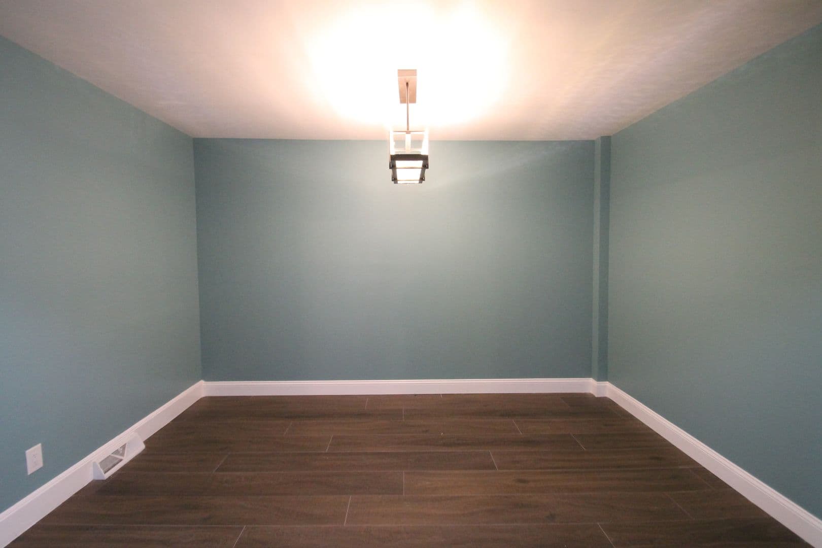 Rock Hill House: 421 Lakeside Drive