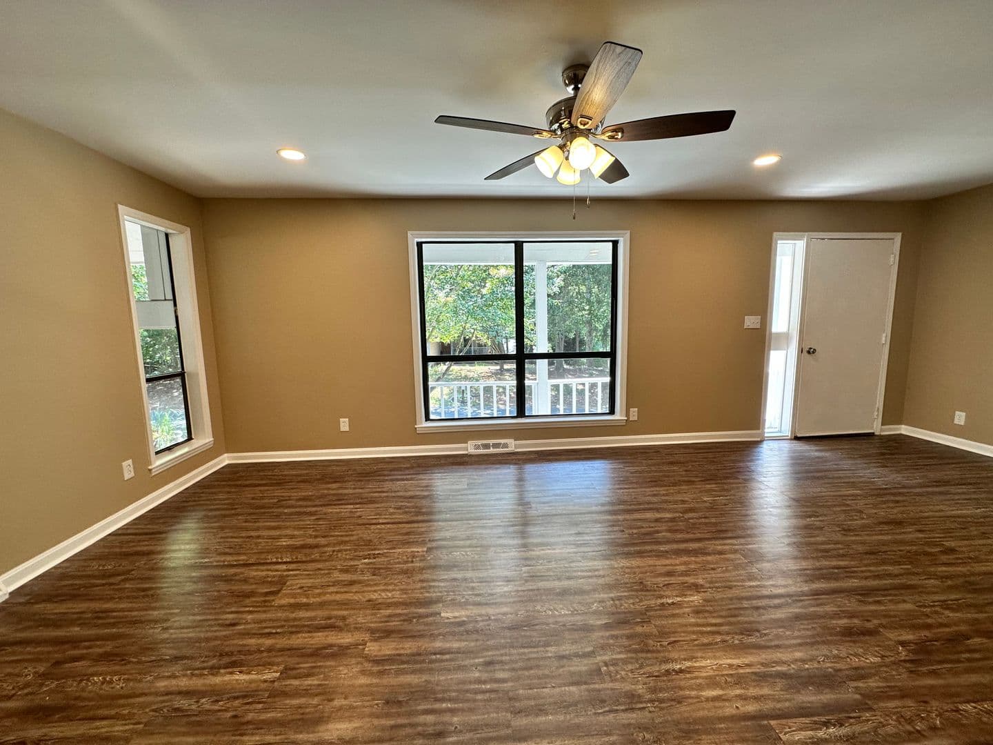 Tega Cay House: 16079 Molokai Drive