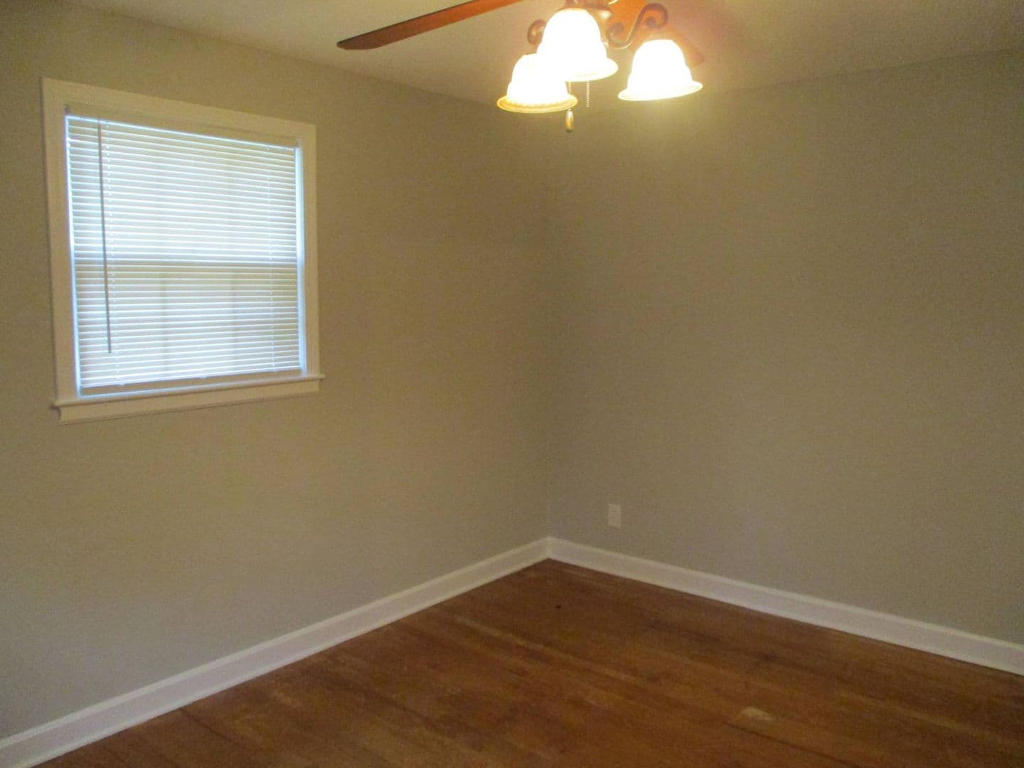 Rock Hill House: 1148 Ebinport Road