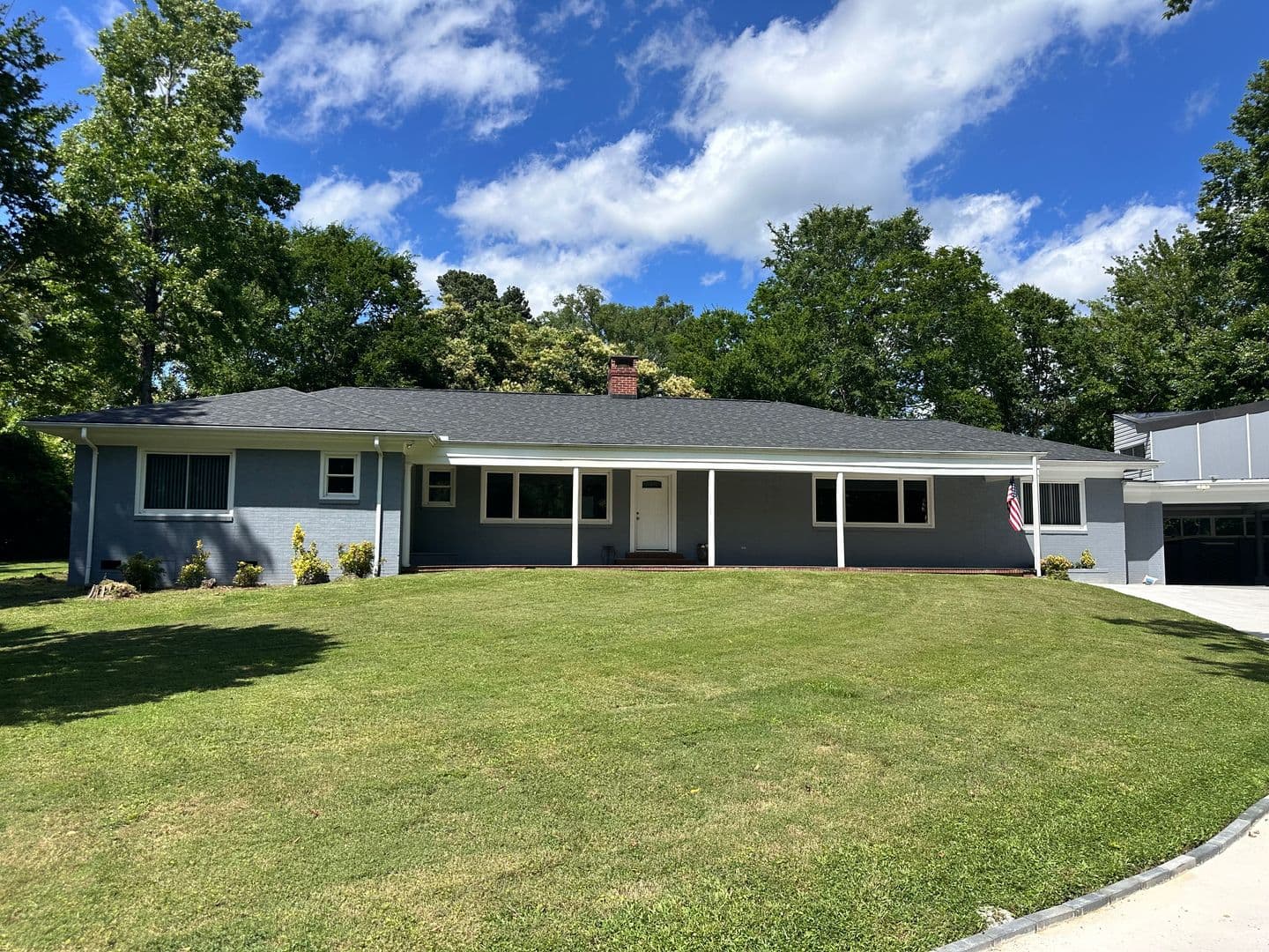 Rock Hill House: 421 Lakeside Drive