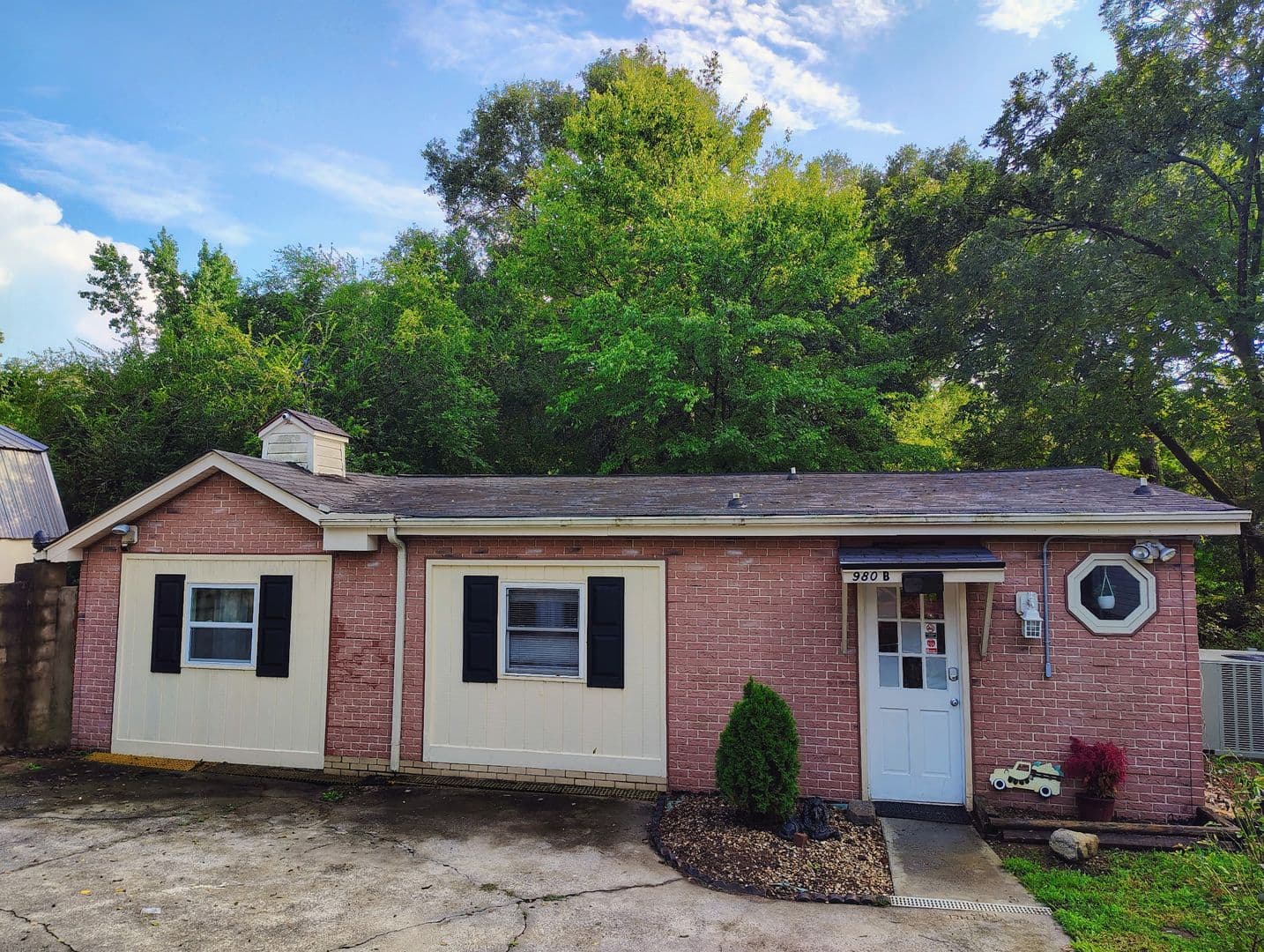 Rock Hill House: 980 Anderson Road South