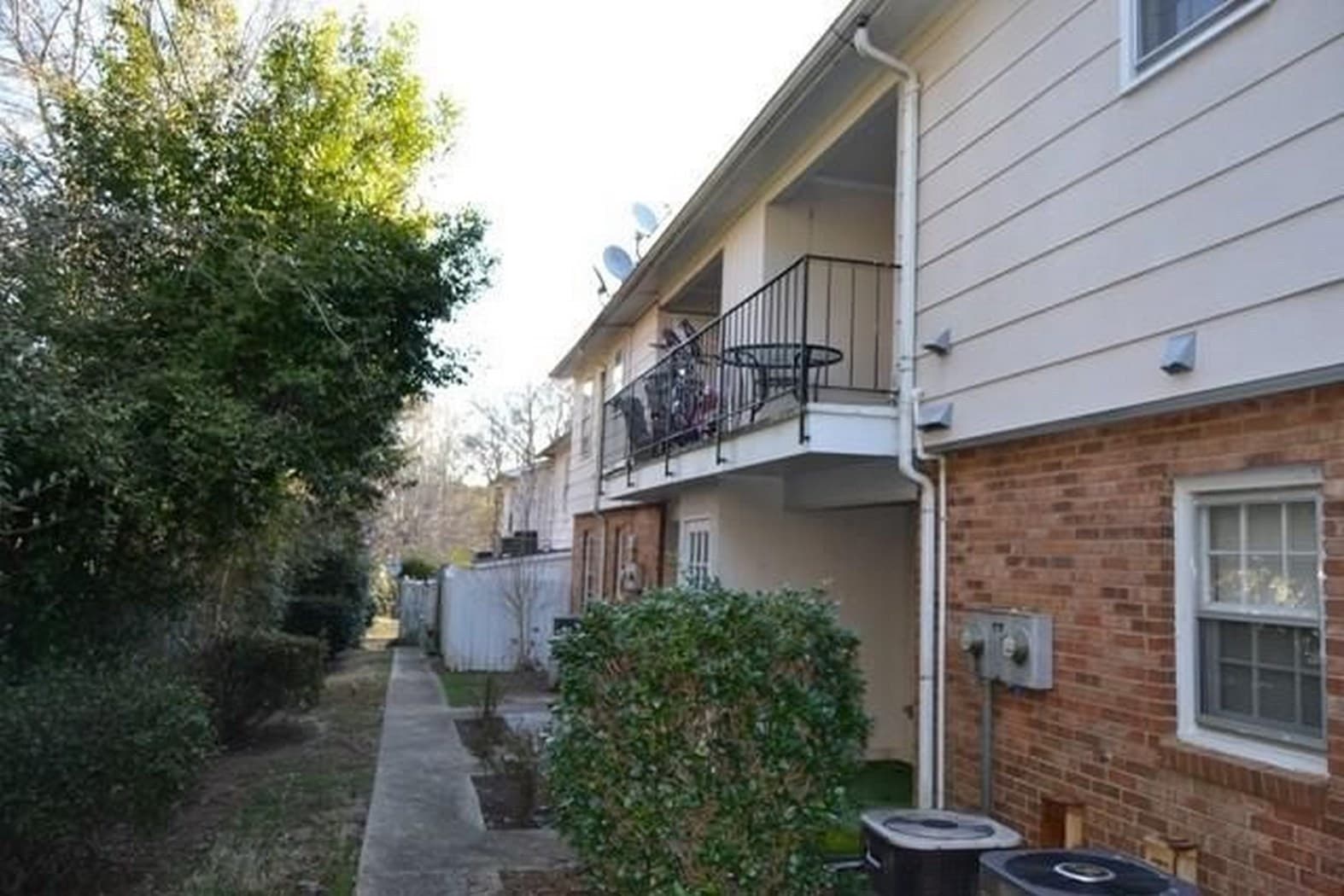 Rock Hill House: 1792 G Ebenezer Road