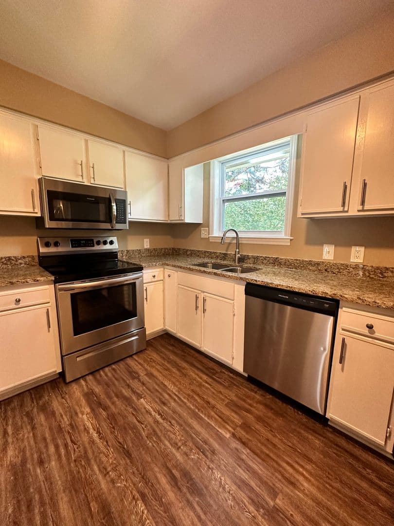 Tega Cay House: 16079 Molokai Drive