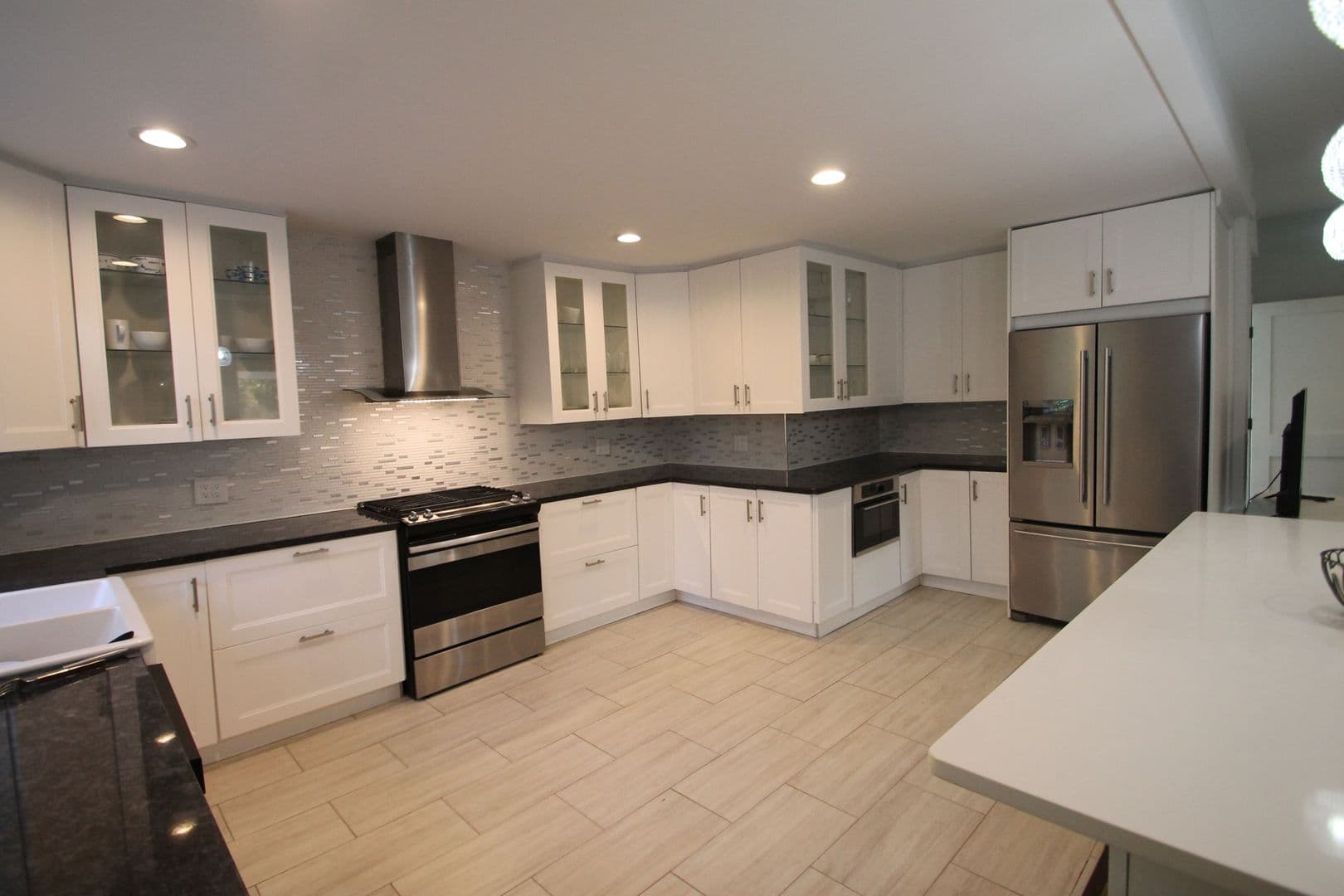 Rock Hill House: 421 Lakeside Drive