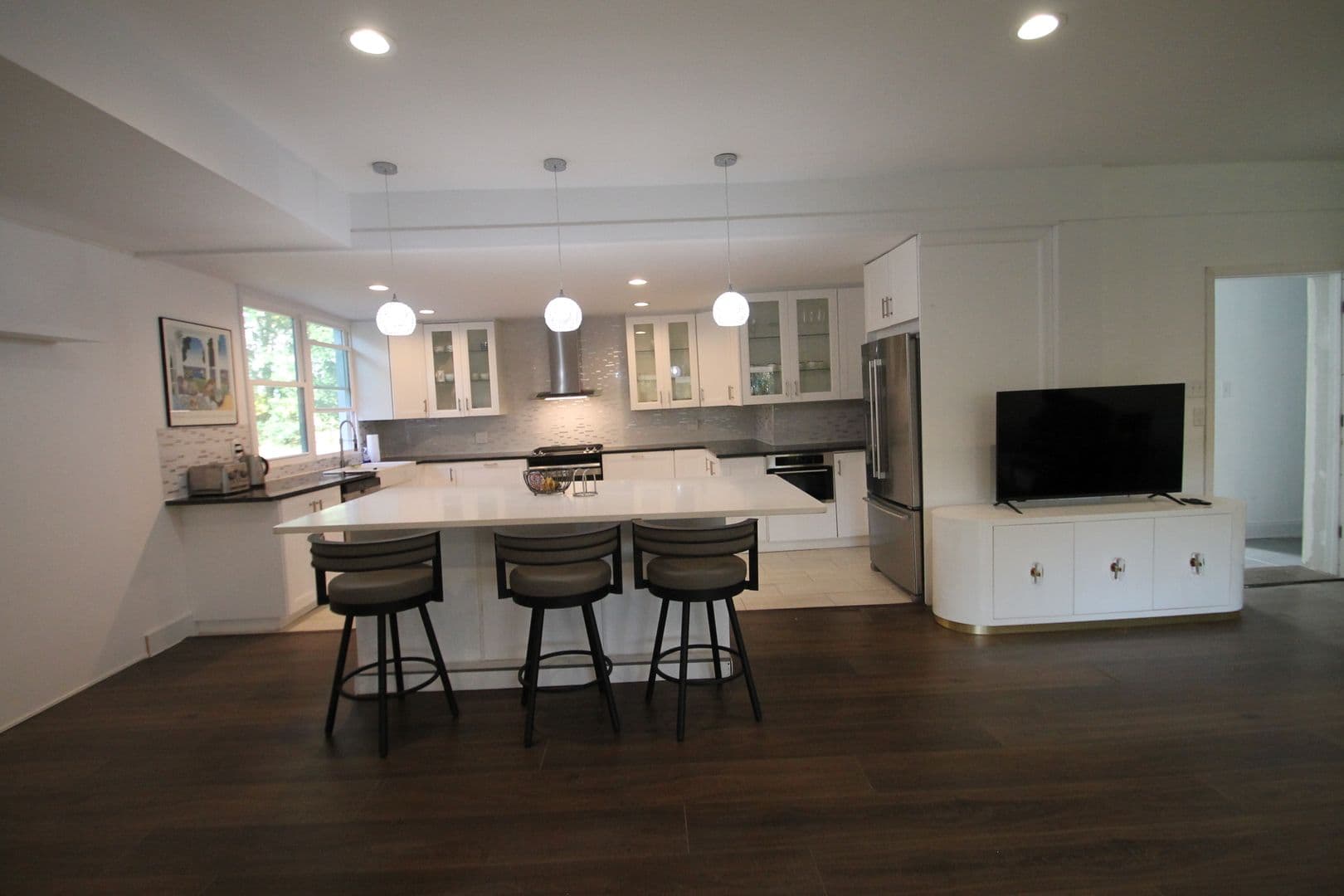 Rock Hill House: 421 Lakeside Drive