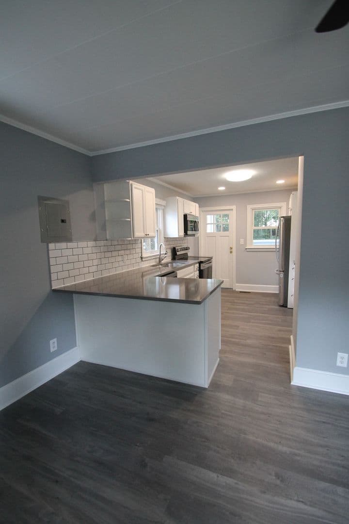 Rock Hill House: 1058 Ebenezer Ave Ext