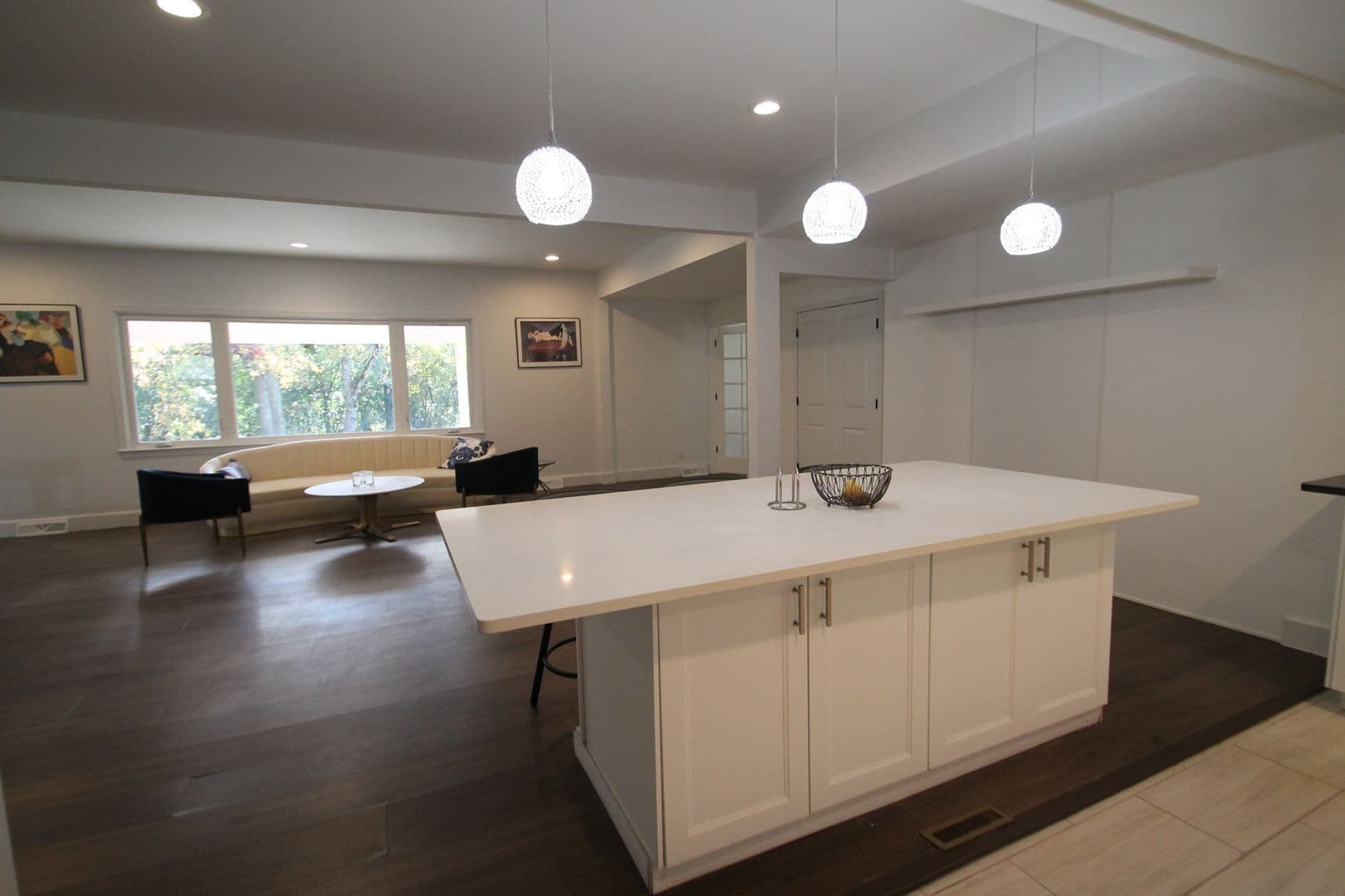 Rock Hill House: 421 Lakeside Drive