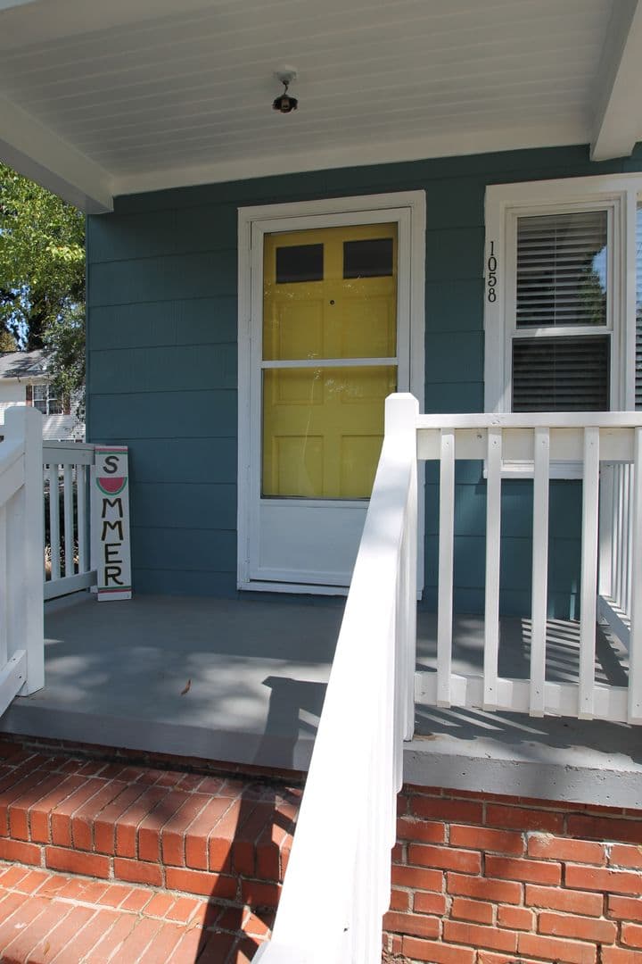 Rock Hill House: 1058 Ebenezer Ave Ext