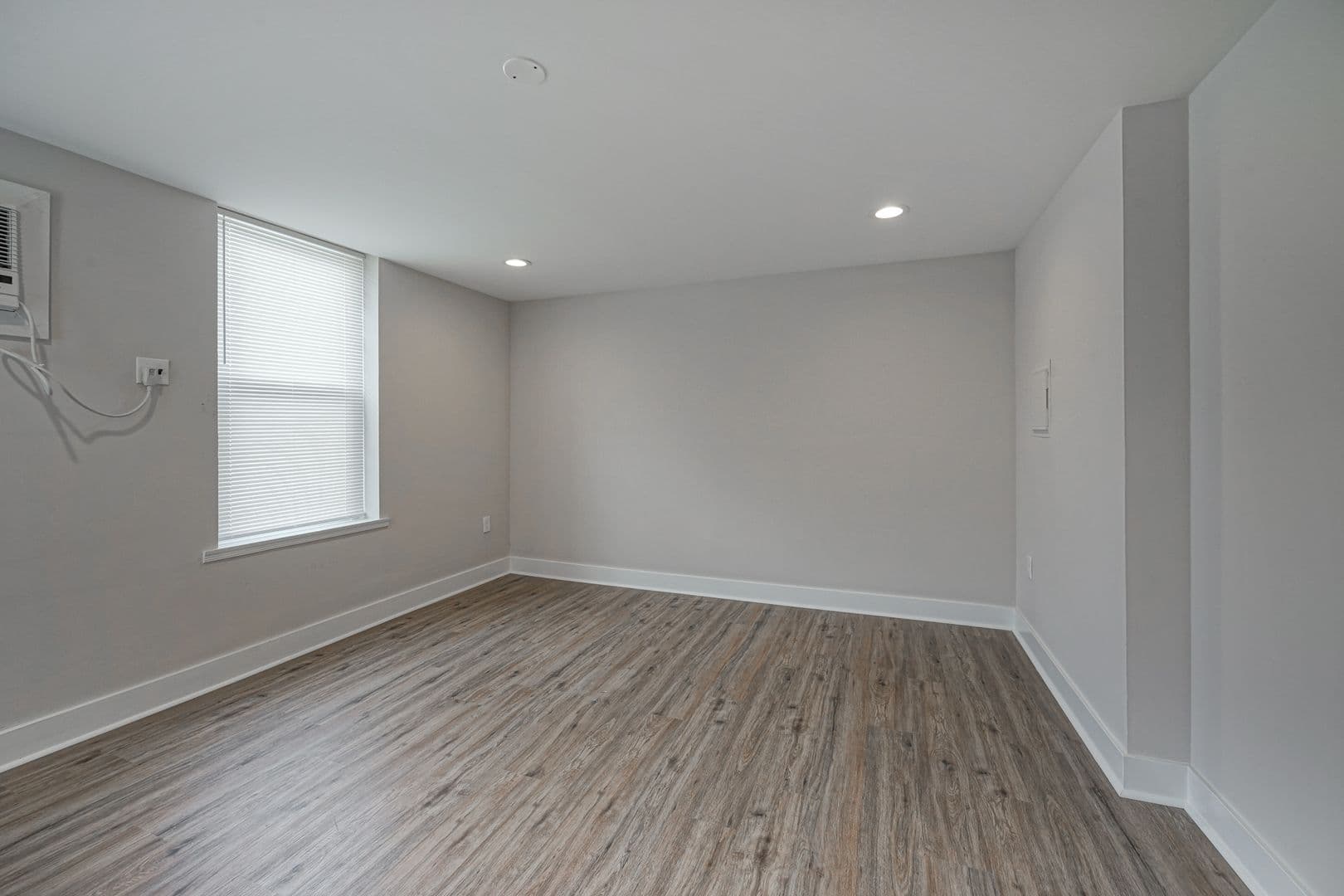 Phila Apartment: 2444 S Broad St (1-5)