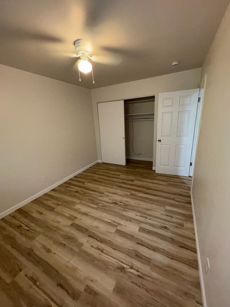 Spanish Lake Apartment: 1510 - 1574 Leonaire Ct