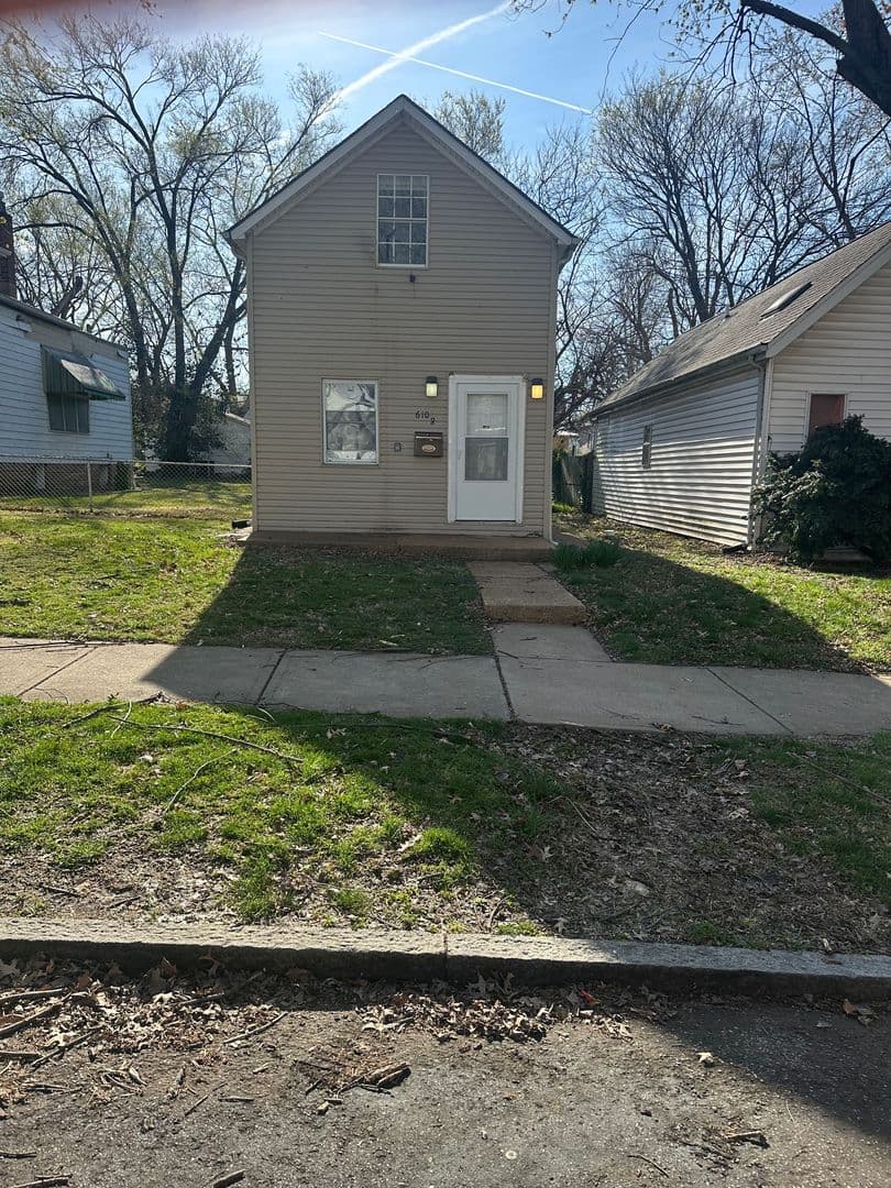 St Louis House: 6108 Alaska Ave